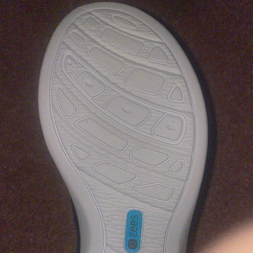 NWT BZEES navy blue shoes with adornments size 9W - Picture 4 of 7